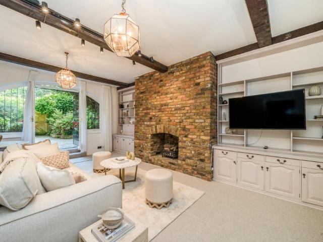 Flat for sale in St. John's Wood, Greater London