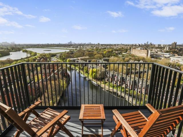 Flat for sale in Tottenham Hale, Greater London