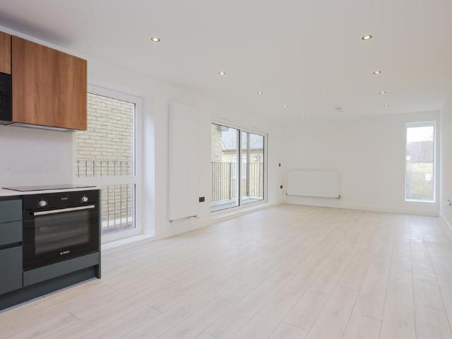 Flat for sale in London Borough of Merton, Merton Park