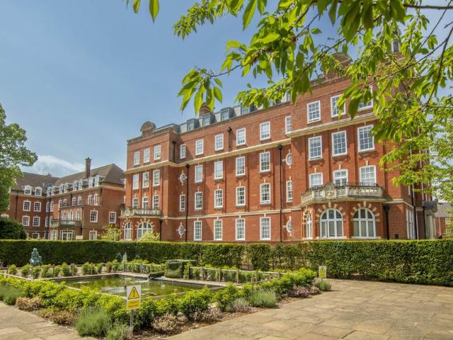 Flat for sale in Heigham Grove, East Bank