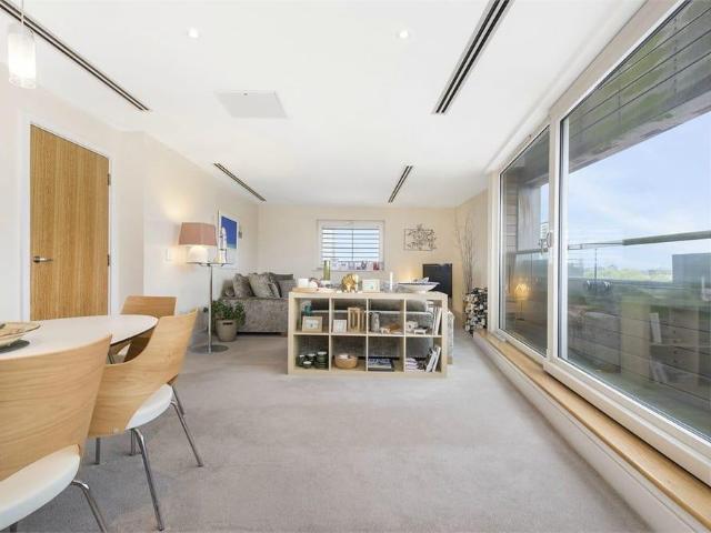 Flat for sale in Bermondsey, Greater London