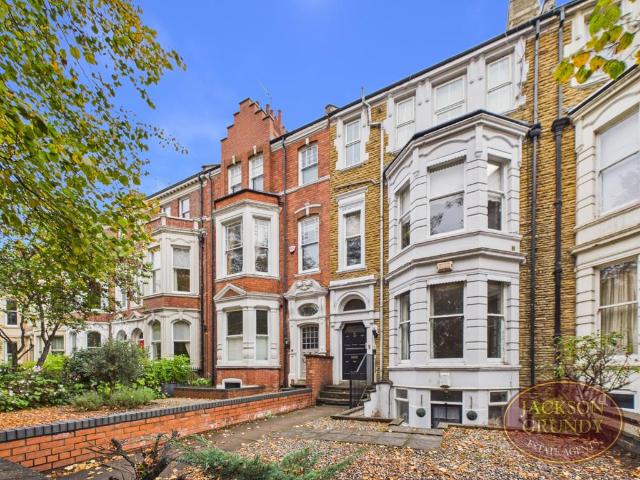 Flat for sale in Phippsville, Northampton