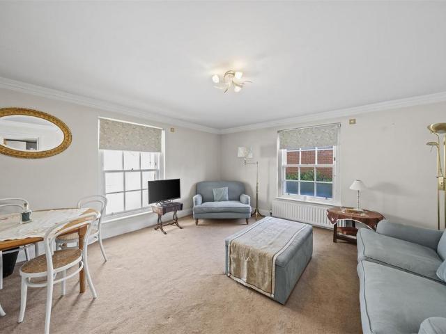 Flat for sale in Pimlico, Greater London