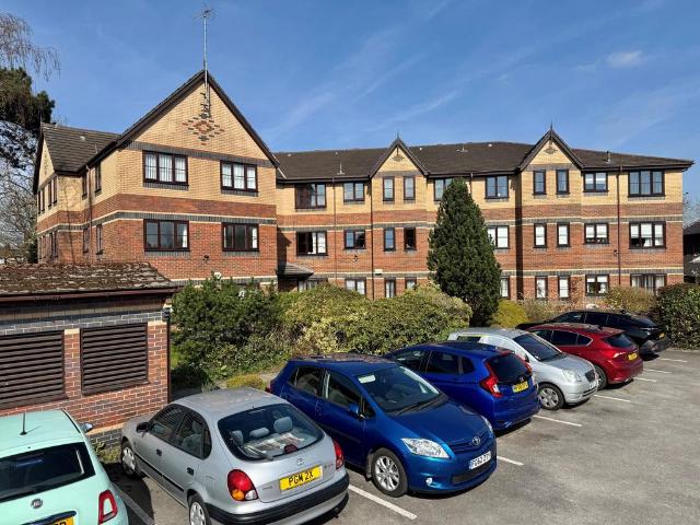 Flat for sale in Gatley, Greater Manchester