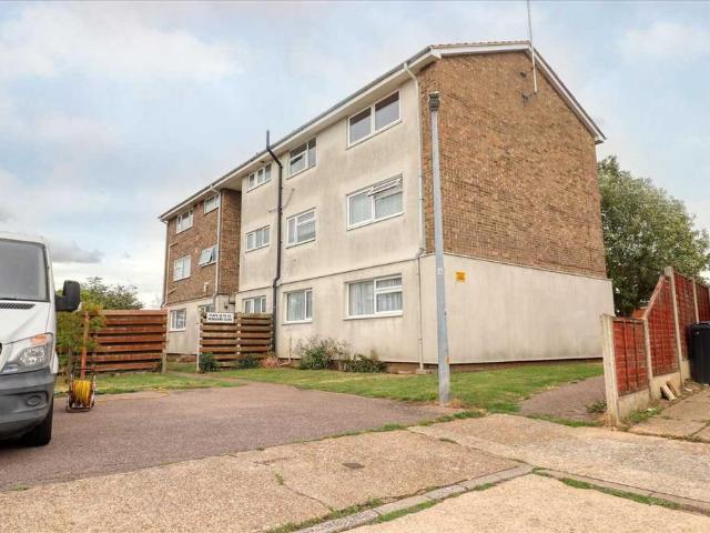Flat for sale in Dale Hill, Essex