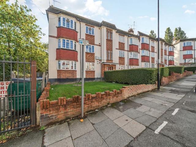 Flat for sale in London Borough of Lewisham, Greater London