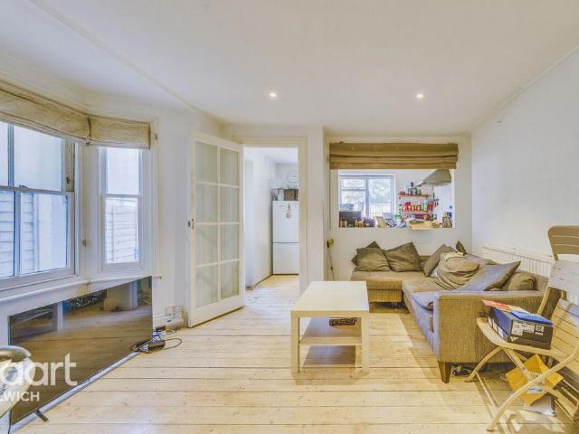Flat for sale in Dulwich Village, Greater London