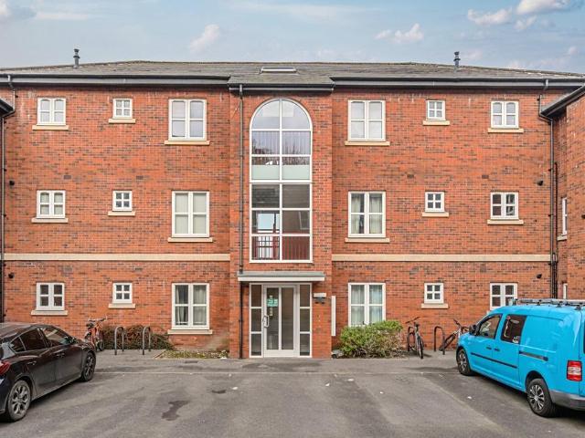 Flat for sale in Marlborough, Easton Royal