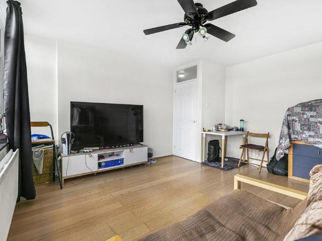 Flat for sale in Putney, Greater London