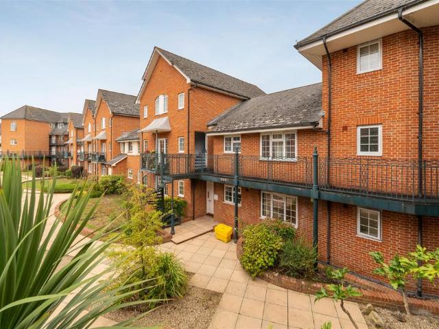 Flat for sale in Windsor, Clewer New Town