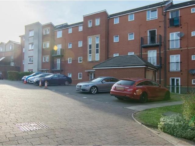 Flat for sale in Bearwood, West Midlands