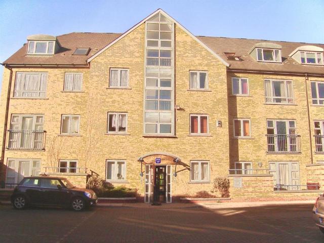 Flat for sale in Bromley-by-Bow, Bow
