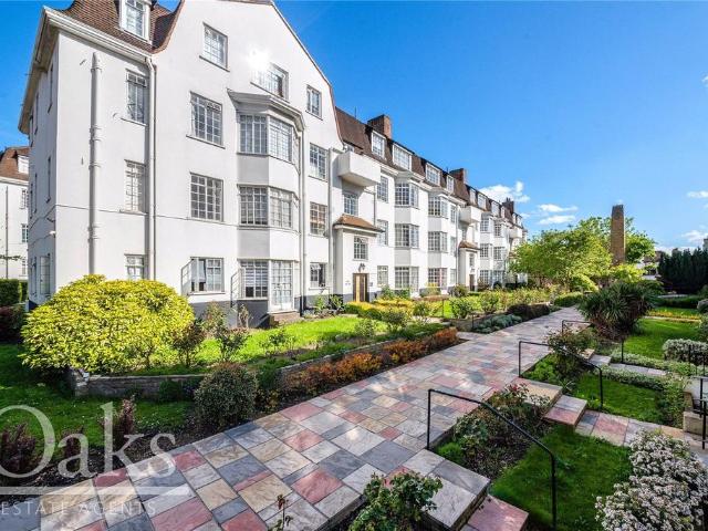 Flat for sale in Streatham Hill, Greater London
