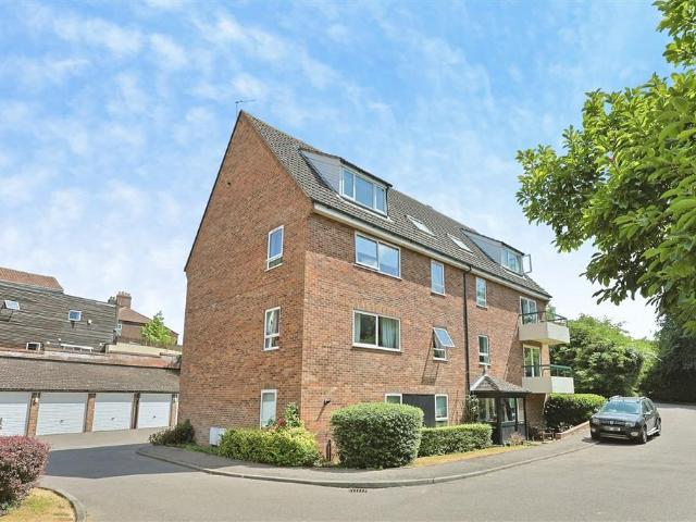 Flat for sale in New Catton, East Bank