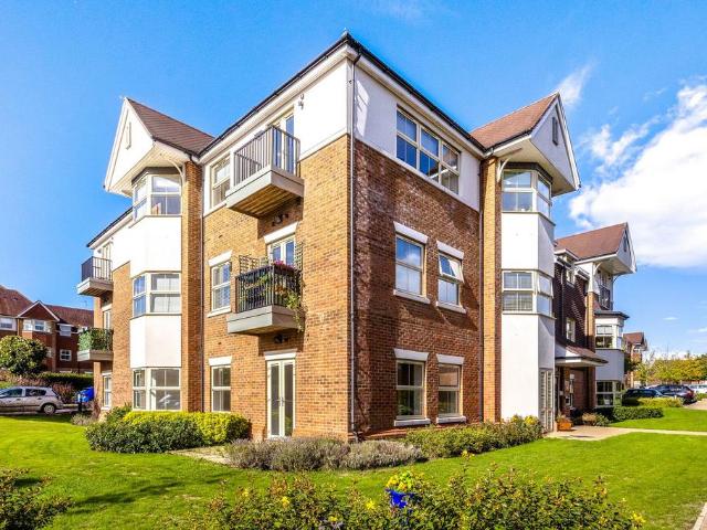 Flat for sale in Horsham, West Sussex