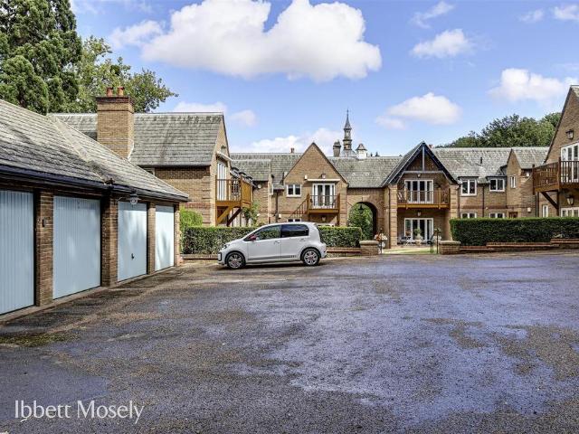 Flat for sale in The Butts, Kent
