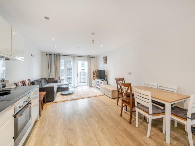 Flat for sale in Kingsbury, Greater London