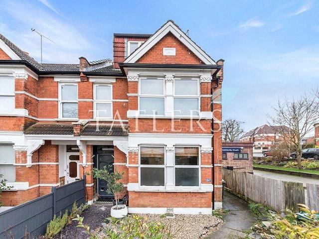 Flat for sale in Colney Hatch, Greater London