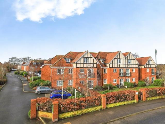 Flat for sale in Cross In Hand, East Sussex