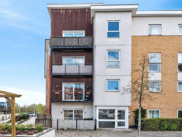 Flat for sale in Kennet Island, Reading
