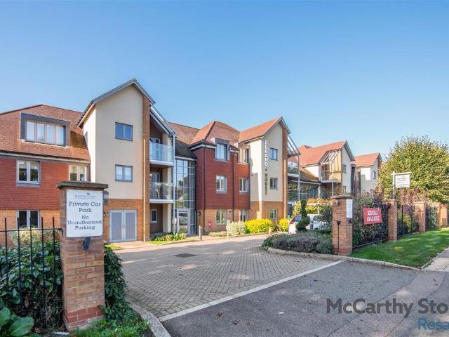 Flat for sale in St Albans, Five Acres