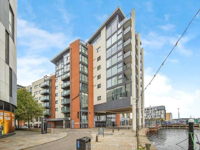 Flat for sale in Key Street, Suffolk