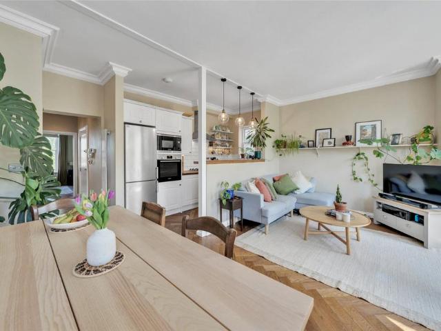 Flat for sale in Kilburn, Greater London