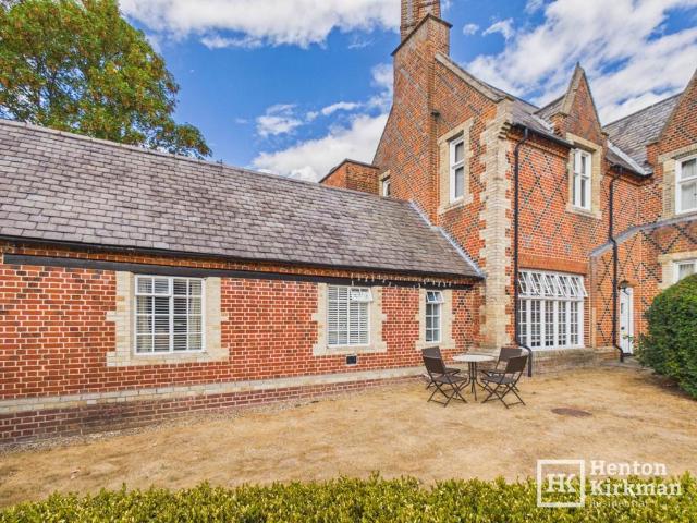 Flat for sale in Sunnymede, Billericay