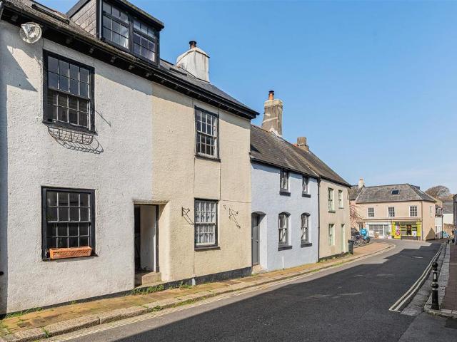 Flat for sale in Strode, Devon