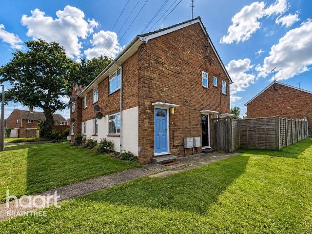 Flat for sale in Chipping Hill, Essex