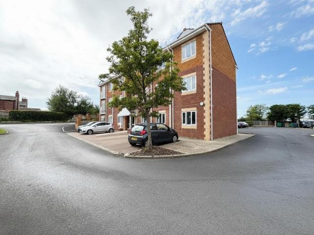 Flat for sale in Roby Mill, Lancashire