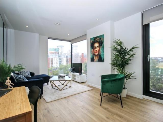 Flat for sale in Georgia, Greater Manchester