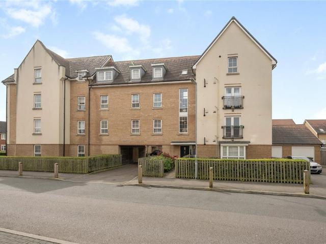 Flat for sale in Dunstable, Bedfordshire