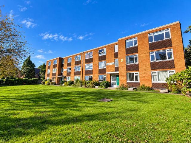 Flat for sale in Knighton, Leicester