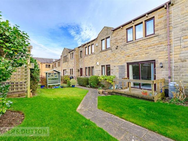 Flat for sale in Lindley, West Yorkshire