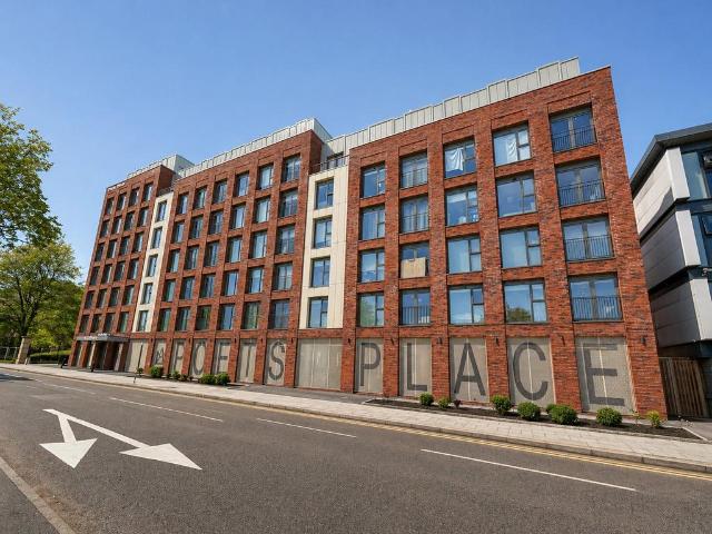 Flat for sale in Calderstones