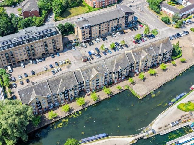 Flat for sale in Pouchen End, Hertfordshire