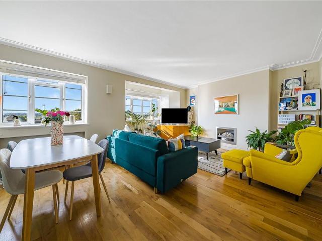 Flat for sale in London Borough of Lambeth, Greater London
