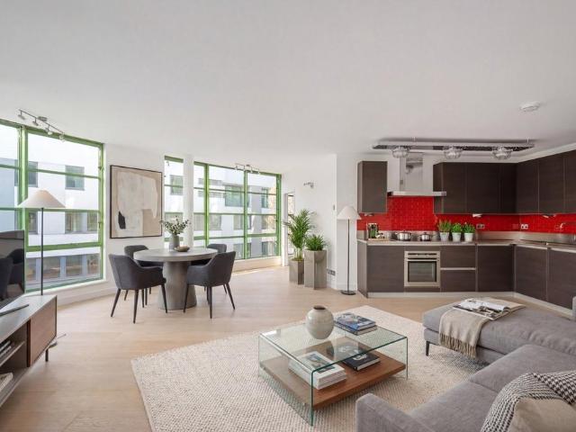 Flat for sale in Chalk Farm, Greater London