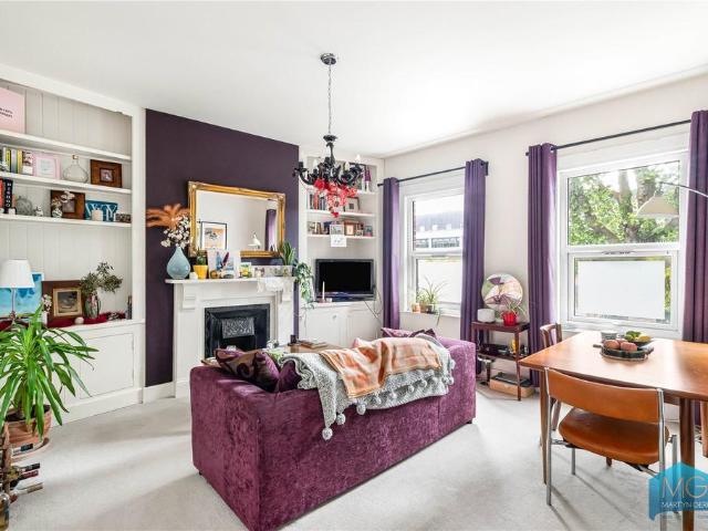 Flat for sale in Crouch End, Greater London