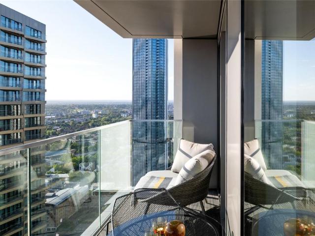 Flat for sale in Isle Of Dogs, Greater London