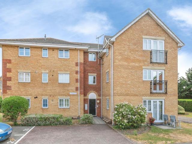 Flat for sale in Wickford