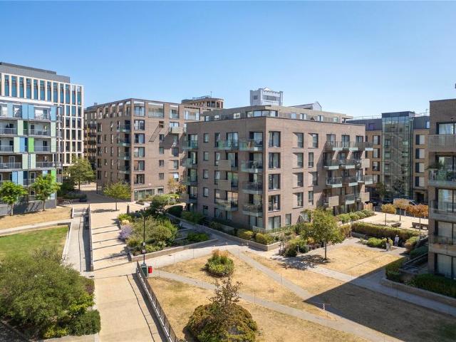 Flat for sale in Arbury, Cambridgeshire