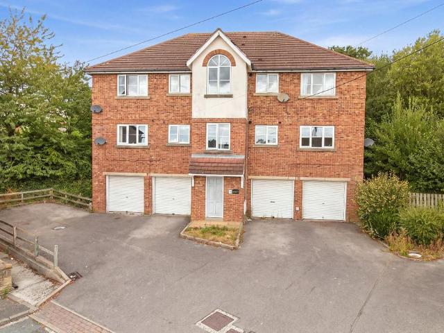 Flat for sale in Pudsey, West Yorkshire