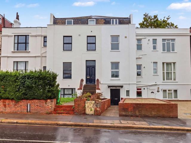 Flat for sale in Royal Borough of Kingston upon Thames, Greater London