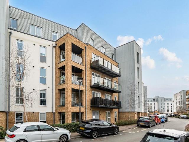 Flat for sale in Bleriot Gate, Runnymede