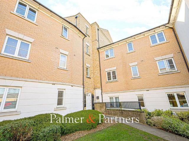Flat for sale in Mile End, Fordham Heath