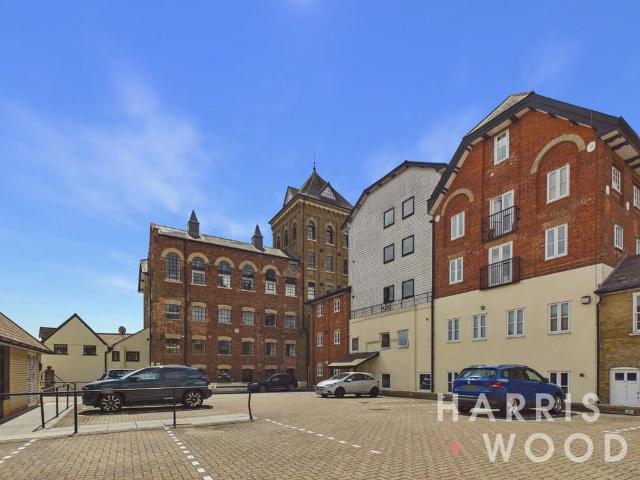 Flat for sale in Hythe, Fordham Heath