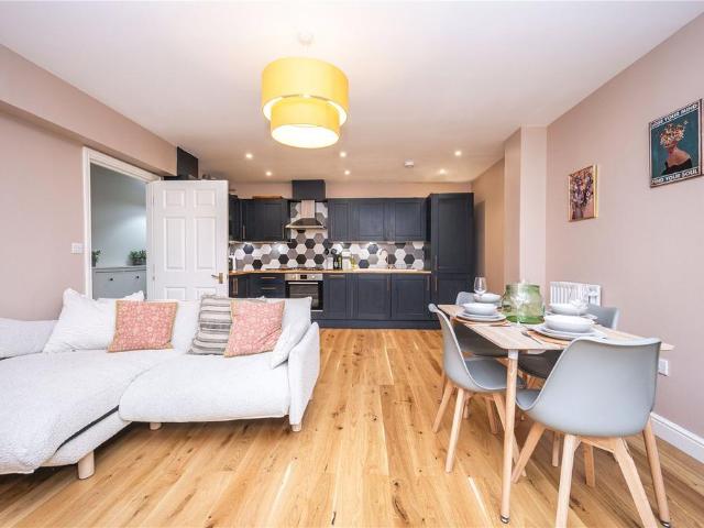 Flat for sale in Peckham, Greater London