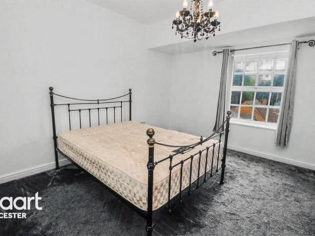 Flat for sale in Glenfields, Pinfold